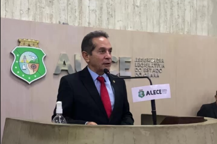 Heitor Ferrer em pronunciamento na Assembleia Legislativa do Ceará, nesta quarta-feira, 14