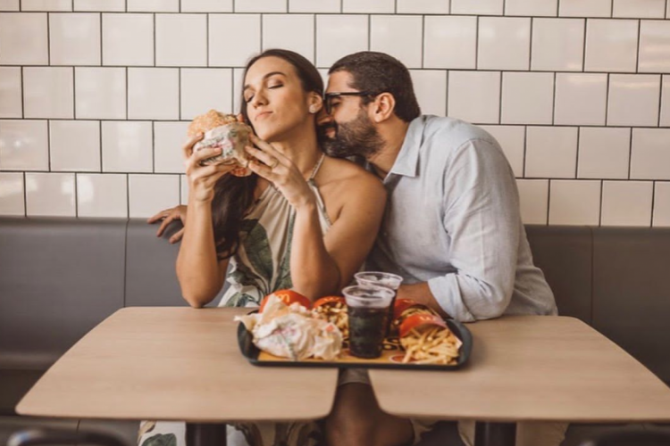 Ensaio fotográfico de Camila e Paulo no McDonald's