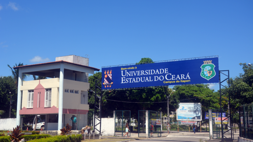 Os cursos técnicos são voltados para as áreas de Análises Clínicas, Farmácia e Enfermagem 