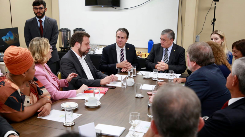 Camilo Santana (PT) e líderes partidários na Câmara dos Deputados
