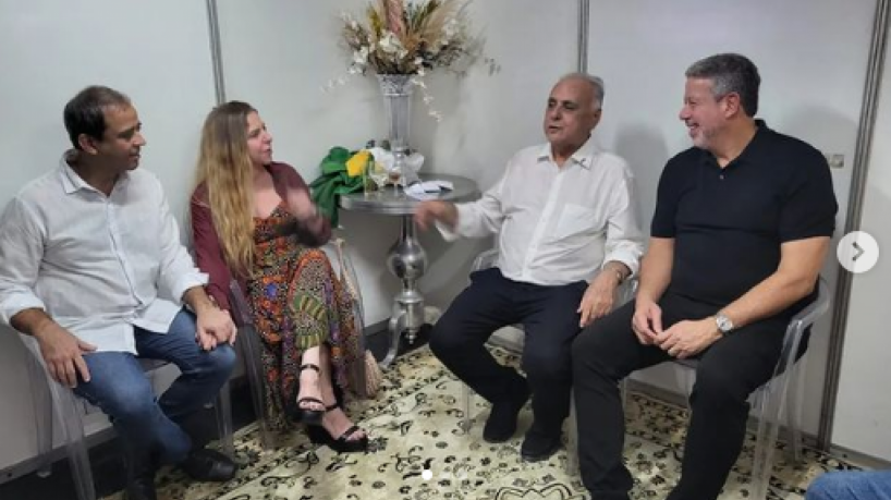 Luizianne, Roberto Pessoa e Arthur Lira conversam em aniversário do prefeito de Maracanaú