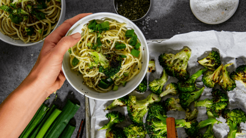 Macarrão oriental com brócolis (Imagem: Maram | Shutterstock)