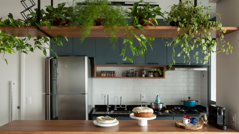 Cozinhas pequenas devem ser práticas e funcionais (Imagem: Luís Gomes | Projeto: Tesak Arquitetura)
 - Portal EdiCase