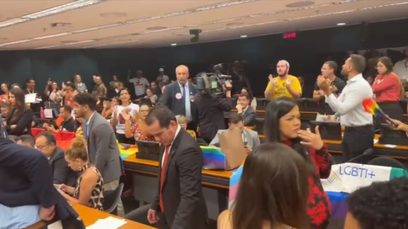 Manifestantes protestaram contra o projeto que tramita na Câmara dos Deputados