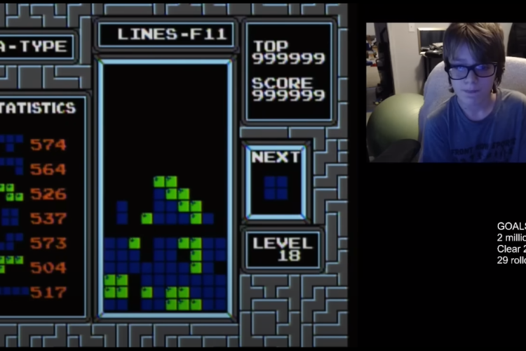 Momento em que jogador Willis "Blue Scuti" Gibson vence o jogo Tetris, da Nintendo.