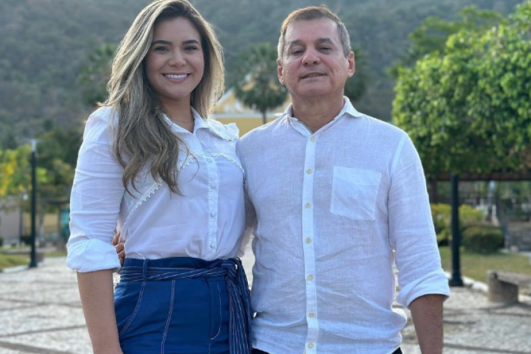 Larissa Camurça, pré-candidata à Prefeitura de Pacatuba, e o esposo Firmo Camurça, ex-prefeito de Maracanaú e deputado estadual