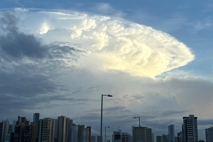 O que é a nuvem Cumulonimbus, avistada em Fortaleza nesta segunda, 26?
