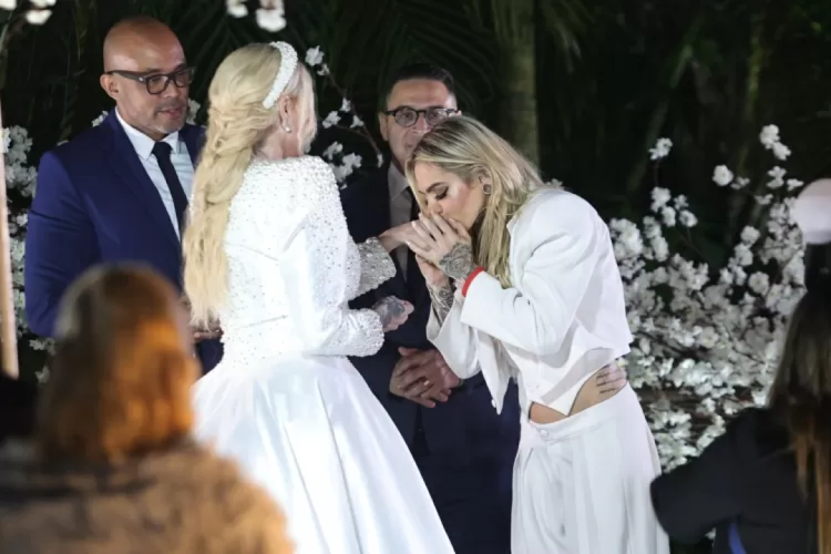 Monique Evans e Cacá Werneck realizam casamento para 230 pessoas no Rio de Janeiro