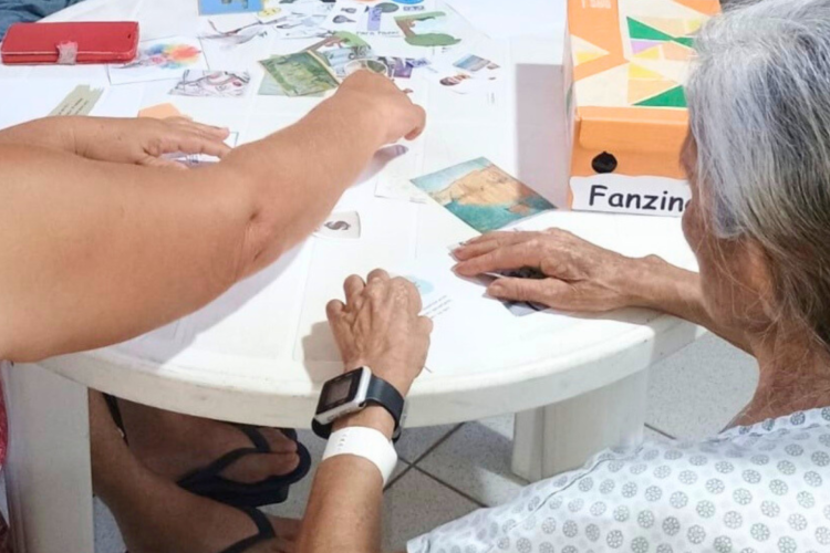 Pacientes da Casa de Cuidados do Ceará fazem fanzines para relembrar momentos vividos na unidade