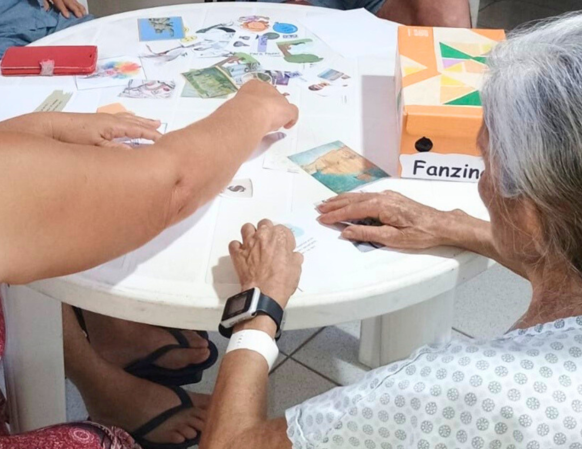 Pacientes da Casa de Cuidados do Ceará fazem fanzines para relembrar momentos vividos na unidade (Foto: Divulgação/Casa de Cuidados do Ceará)