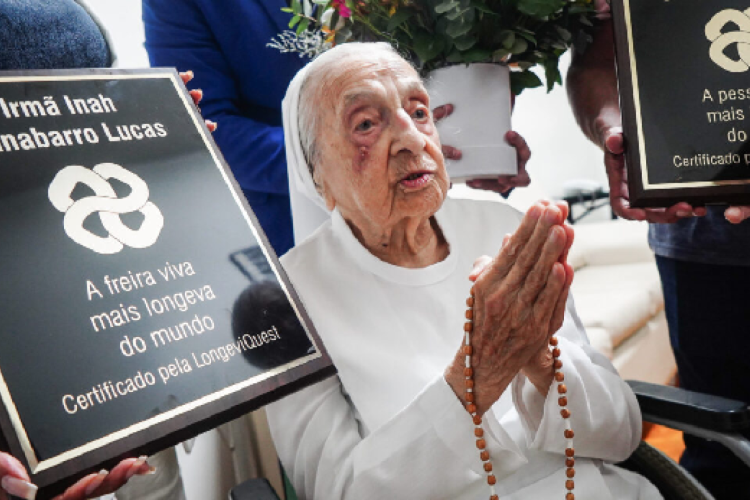 Inah Canabarro foi laureada pelo LongeviQuest como a pessoa viva mais longeva do Brasil e a freira mais idosa do mundo.