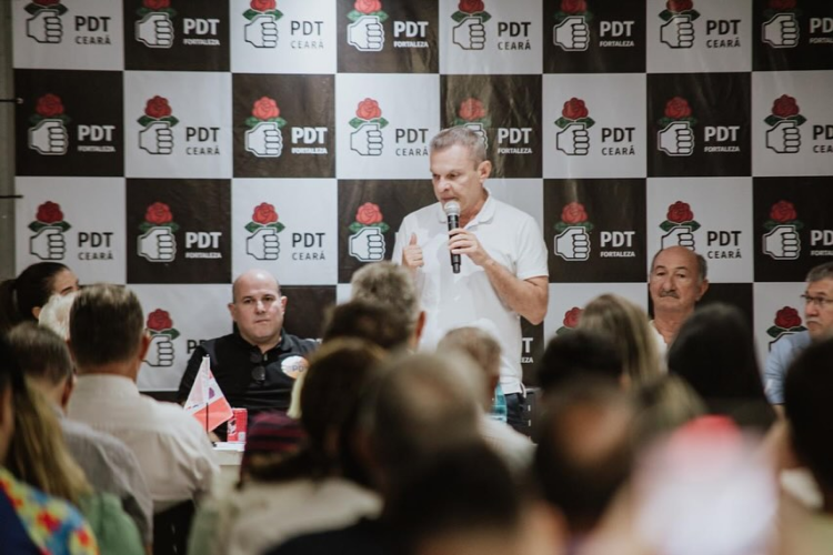Prefeito José Sarto, o ex-prefeito Roberto Cláudio e o presidente do partido no Ceará, Flávio Torres, reuniram cerca de 50 pré-candidatos
