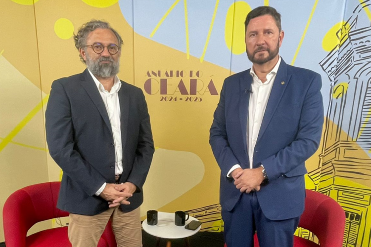 O editor-geral do Anuário do Ceará, Jocélio Leal, ao lado do deputado estadual, líder do Governo Elmano na Alece, Romeu Aldigueri. Entrevista ao programa Especial Anuário do Ceará 2024-2025