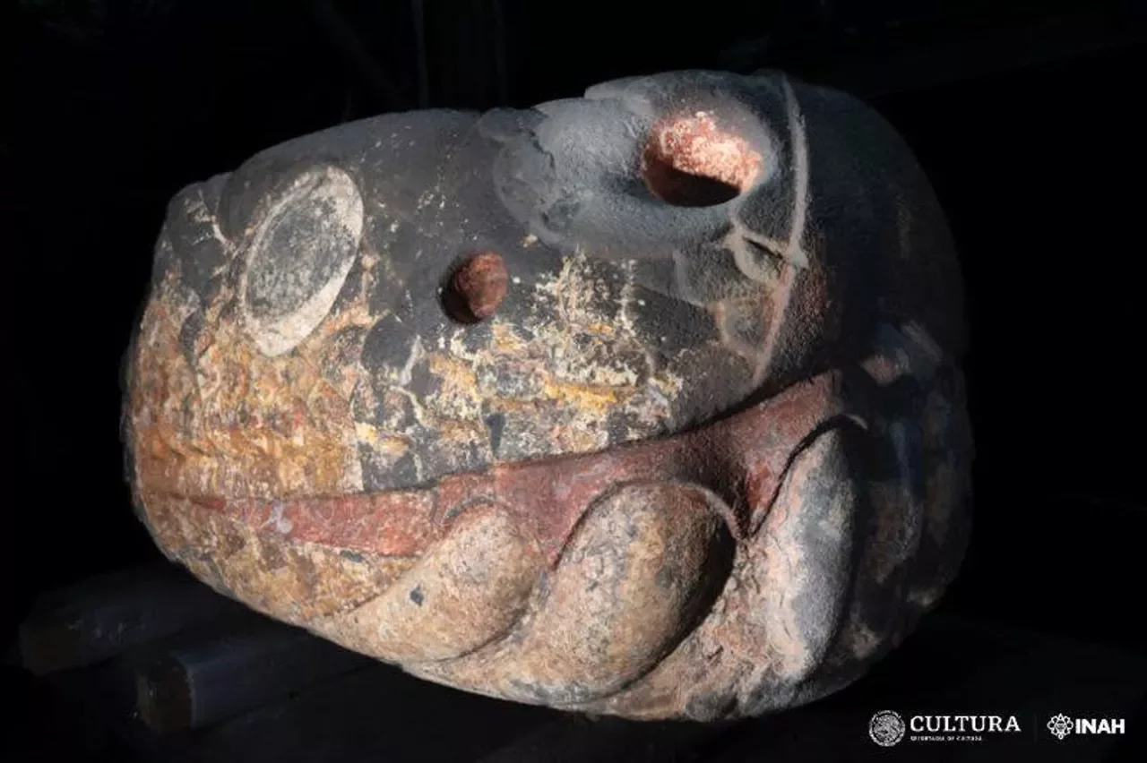 Arqueólogos do Instituto Nacional de Antropologia e História (INAH), do México, descobriram recentemente uma serpente de pedra enterrada no solo da antiga capital do Império Asteca, Tenochtitlán. Um achado que revive uma das civilizações mais misteriosas da América Latina. 