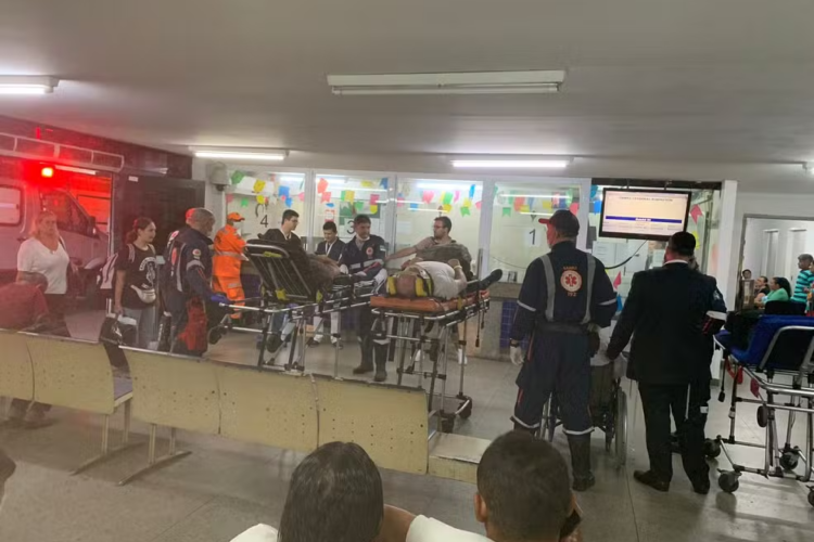 Turbulência em voo entre Espanha e Uruguai força pouso no Brasil; pelo menos 30 pessoas ficaram feridas

