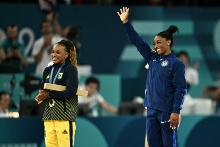 Rebeca Andrade e Simone Biles disputaram diretamente pelas primeiras posições nas Olimpíadas de Paris-2024. 