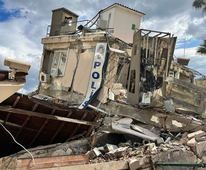 Terremotos são desastres naturais que costumam causar destruição em grandes proporções, com muitas mortes, e por isso  preocupam as autoridades do mundo todo. 