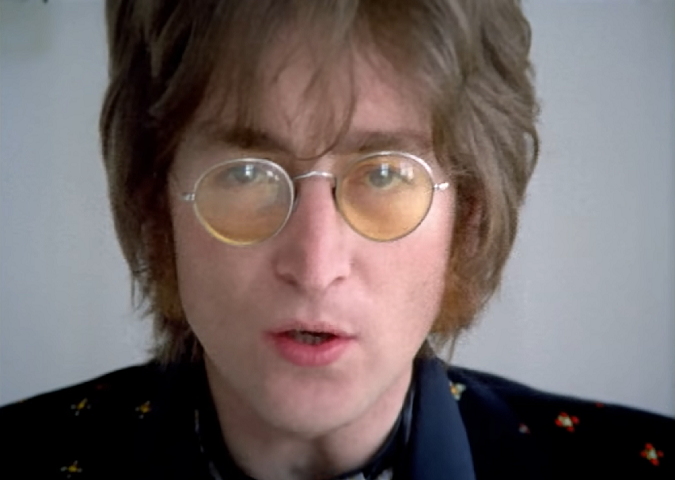 Há 84 anos, nascia em Liverpool um dos cantores mais emblemáticos da história da música mundial: John Lennon. Ao longo dos 40 anos em que esteve no planeta, o artista deixou sua marca na cultura popular, com mensagens de paz e uma das principais bandas do século XX: The Beatles.