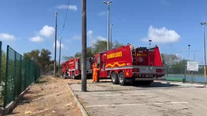 A ocorrência foi recebida pela Ciops por volta das 12h30min. As chamas tiveram início em uma pequena área de vegetação seca