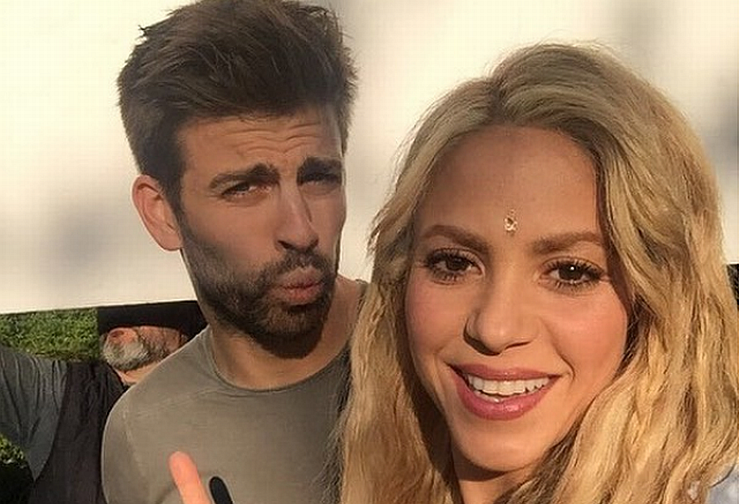 Shakira e Piqué se conheceram durante as gravações do clipe da música "Waka Waka"