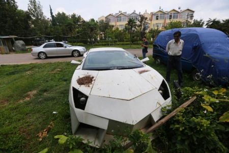 Lamborghini falsificada é abandonado à beira de estrada na China Notícias  de Economia