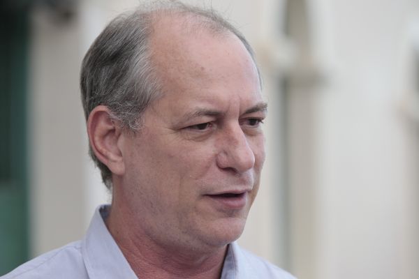 Ciro Gomes diz que Eun cio Oliveira