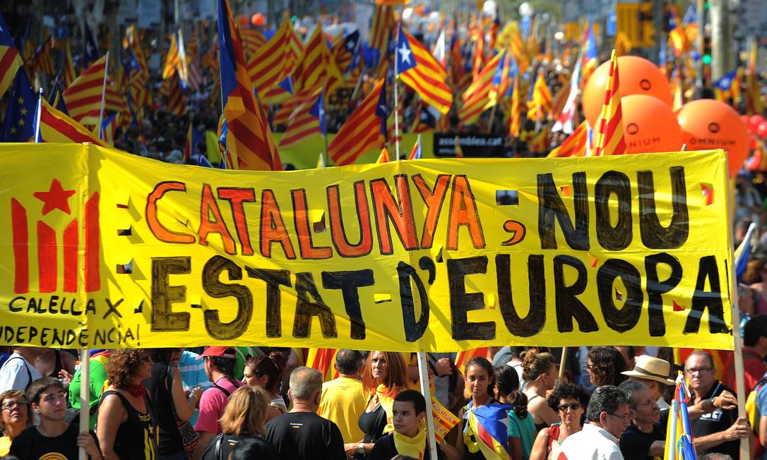 Parlamento Da Catalunha Declara Independência Da Espanha