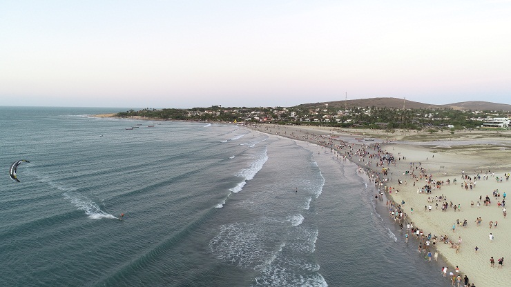 A retomada do turismo impacta na volta do setor com mais força. Na foto, praia de Jericoacoara